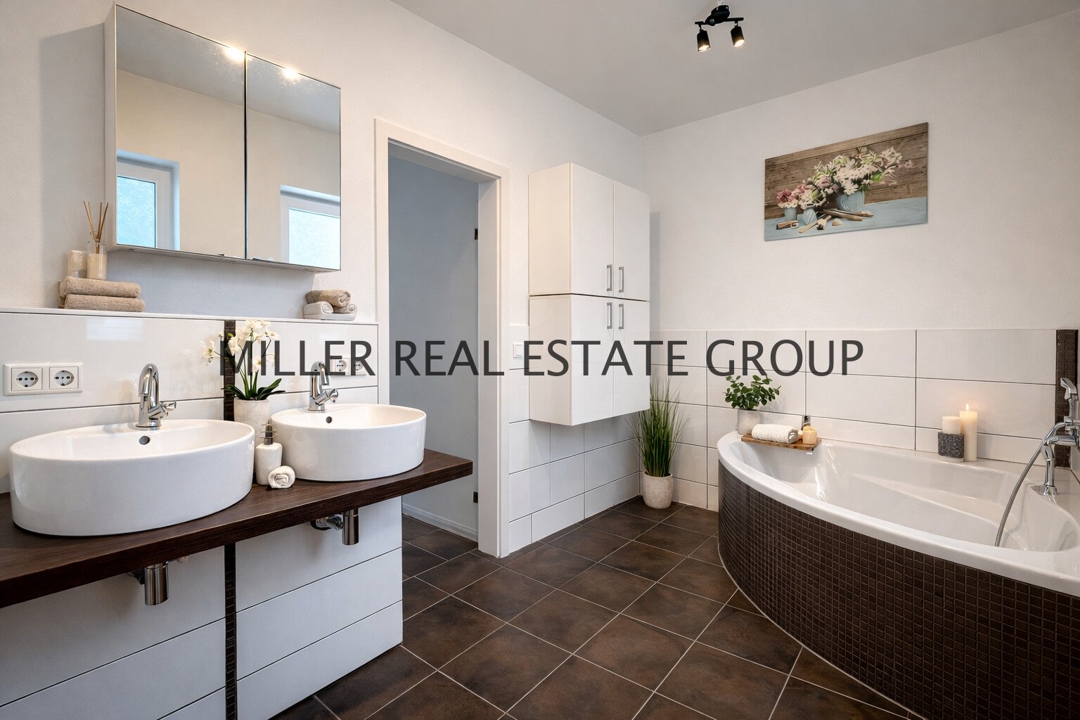 Modernisiertes Reiheneckhaus mit Garten, Terrasse, Balkon, Kamin, Photovoltaikanlage & Garage in ruhiger Lage von Ingolstadt-Süd!