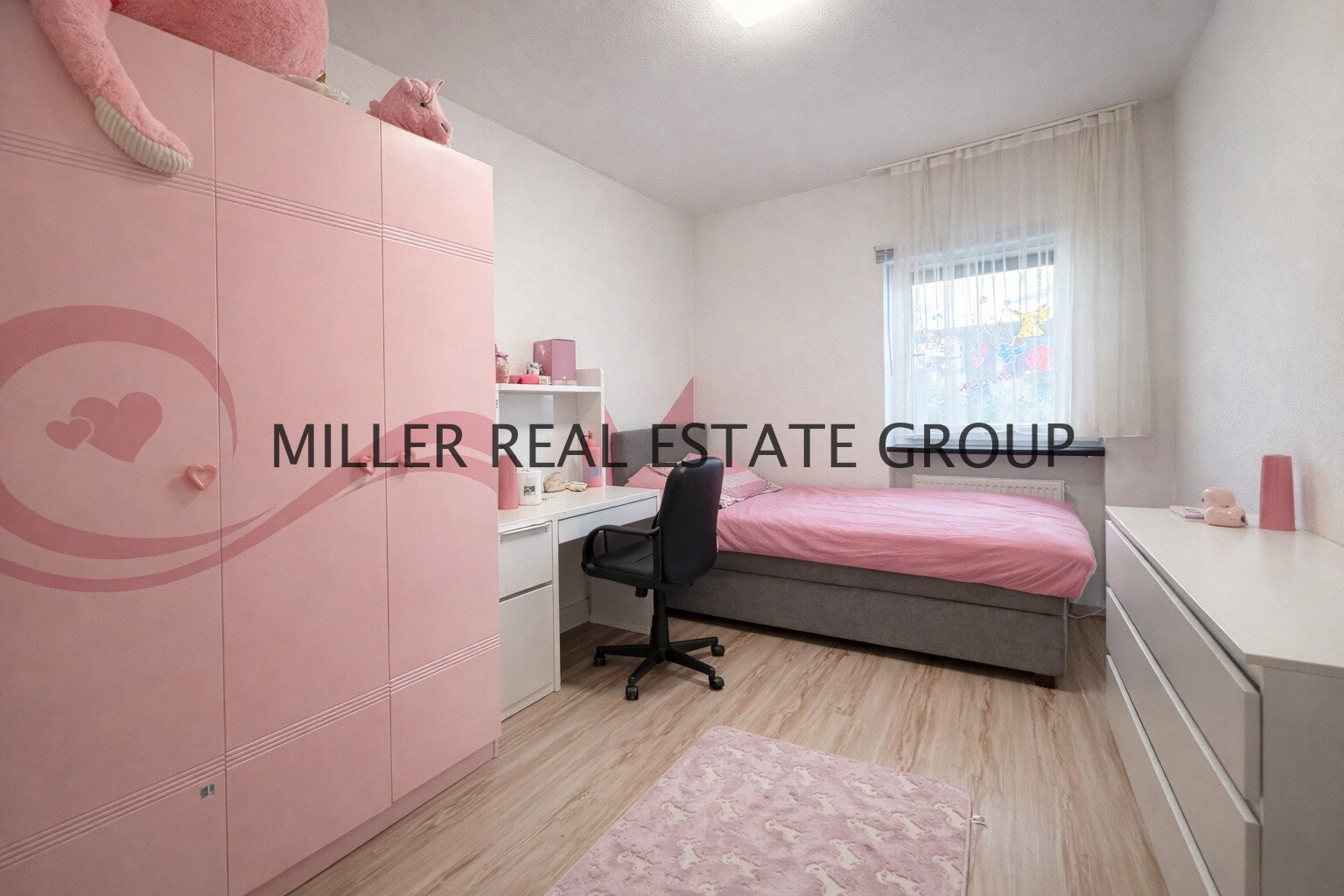 Modernisiertes Reiheneckhaus mit Garten, Terrasse, Balkon, Kamin, Photovoltaikanlage & Garage in ruhiger Lage von Ingolstadt-Süd!