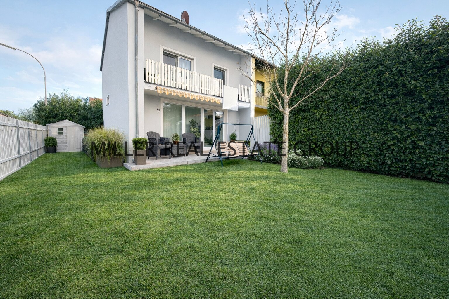 Modernisiertes Reiheneckhaus mit Garten, Terrasse, Balkon, Kamin, Photovoltaikanlage & Garage in ruhiger Lage von Ingolstadt-Süd!