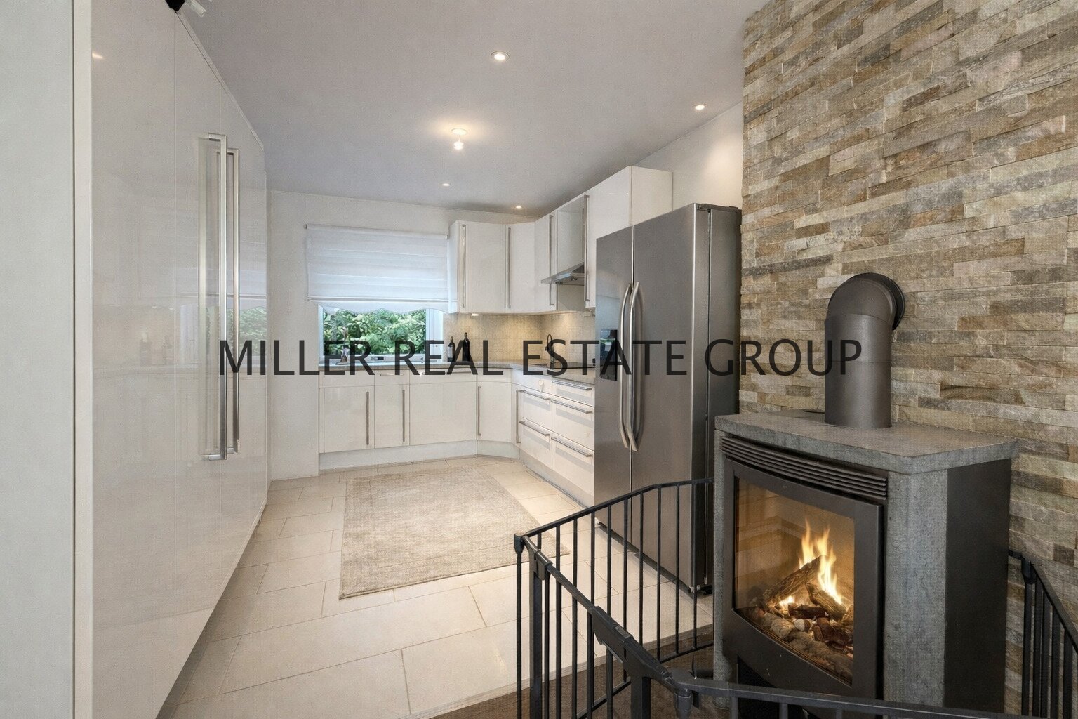 Modernisiertes Reiheneckhaus mit Garten, Terrasse, Balkon, Kamin, Photovoltaikanlage & Garage in ruhiger Lage von Ingolstadt-Süd!