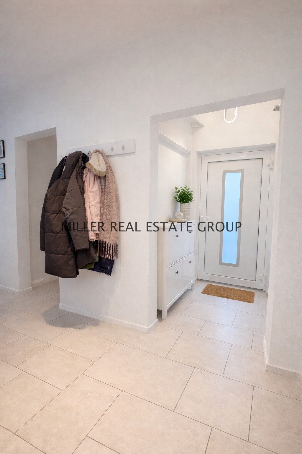 Modernisiertes Reiheneckhaus mit Garten, Terrasse, Balkon, Kamin, Photovoltaikanlage & Garage in ruhiger Lage von Ingolstadt-Süd!