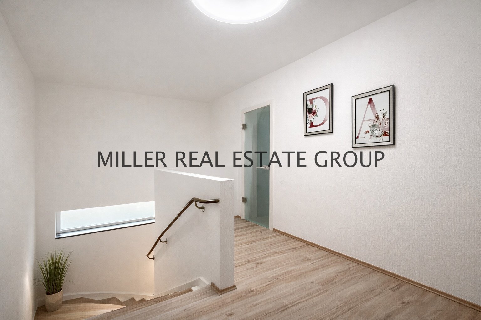 Modernisiertes Reiheneckhaus mit Garten, Terrasse, Balkon, Kamin, Photovoltaikanlage & Garage in ruhiger Lage von Ingolstadt-Süd!