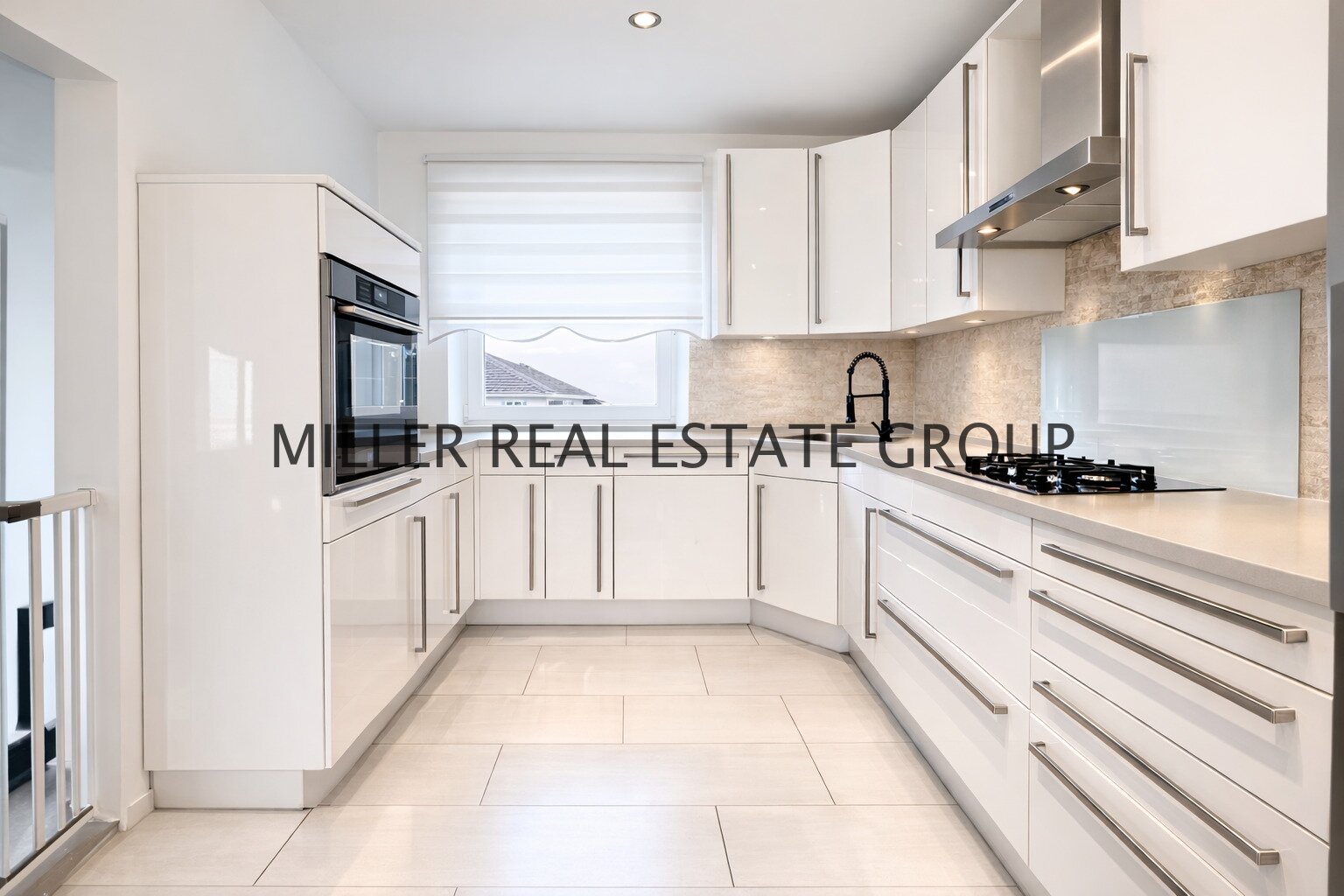 Modernisiertes Reiheneckhaus mit Garten, Terrasse, Balkon, Kamin, Photovoltaikanlage & Garage in ruhiger Lage von Ingolstadt-Süd!