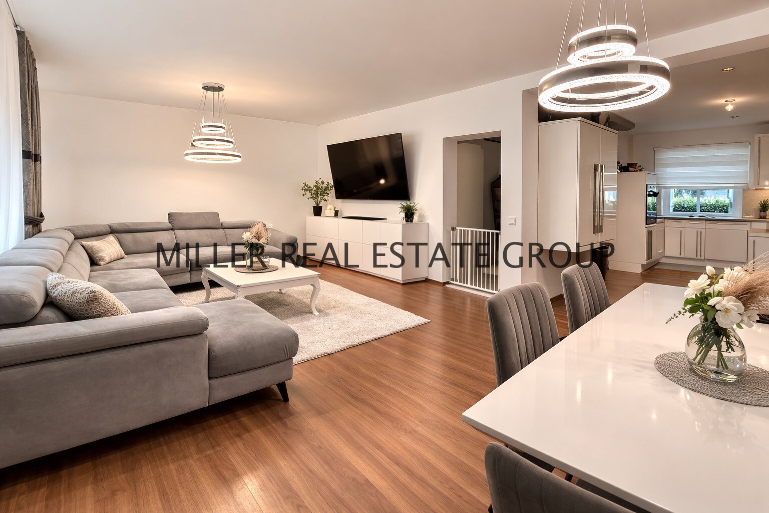 Modernisiertes Reiheneckhaus mit Garten, Terrasse, Balkon, Kamin, Photovoltaikanlage & Garage in ruhiger Lage von Ingolstadt-Süd!