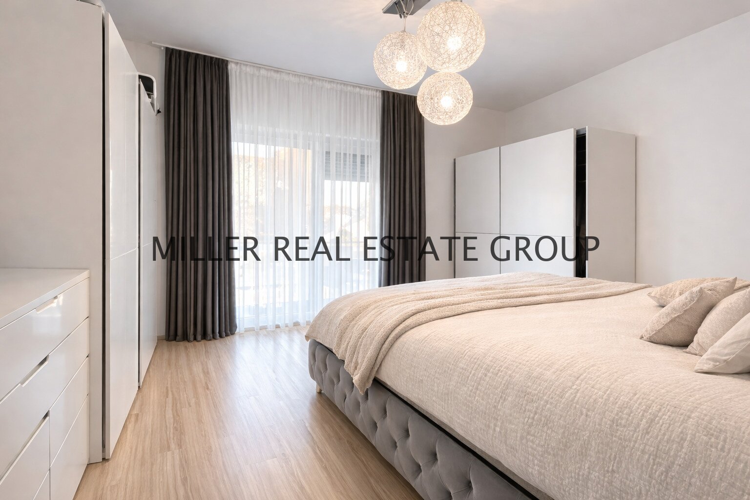 Modernisiertes Reiheneckhaus mit Garten, Terrasse, Balkon, Kamin, Photovoltaikanlage & Garage in ruhiger Lage von Ingolstadt-Süd!