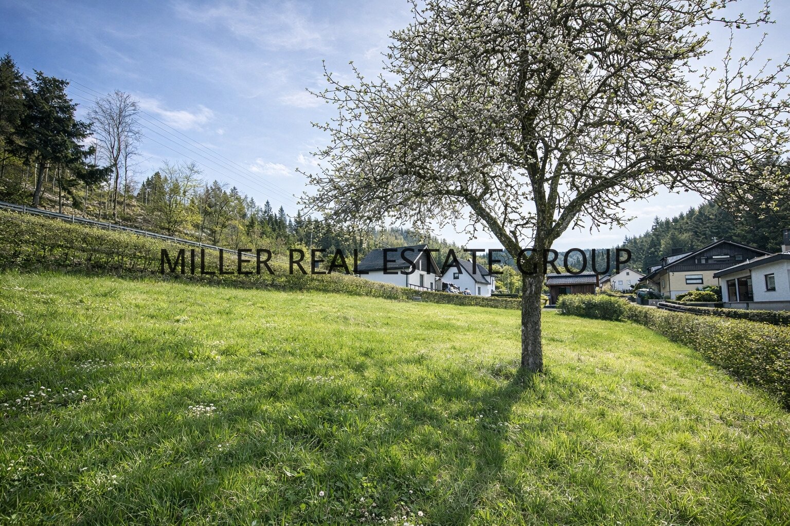 Großzügiges Anwesen mit Wohnhaus, Nebengebäude (Ausbaupotenzial), Scheune & 4 Garagen auf 1.745 m² Grundstück!