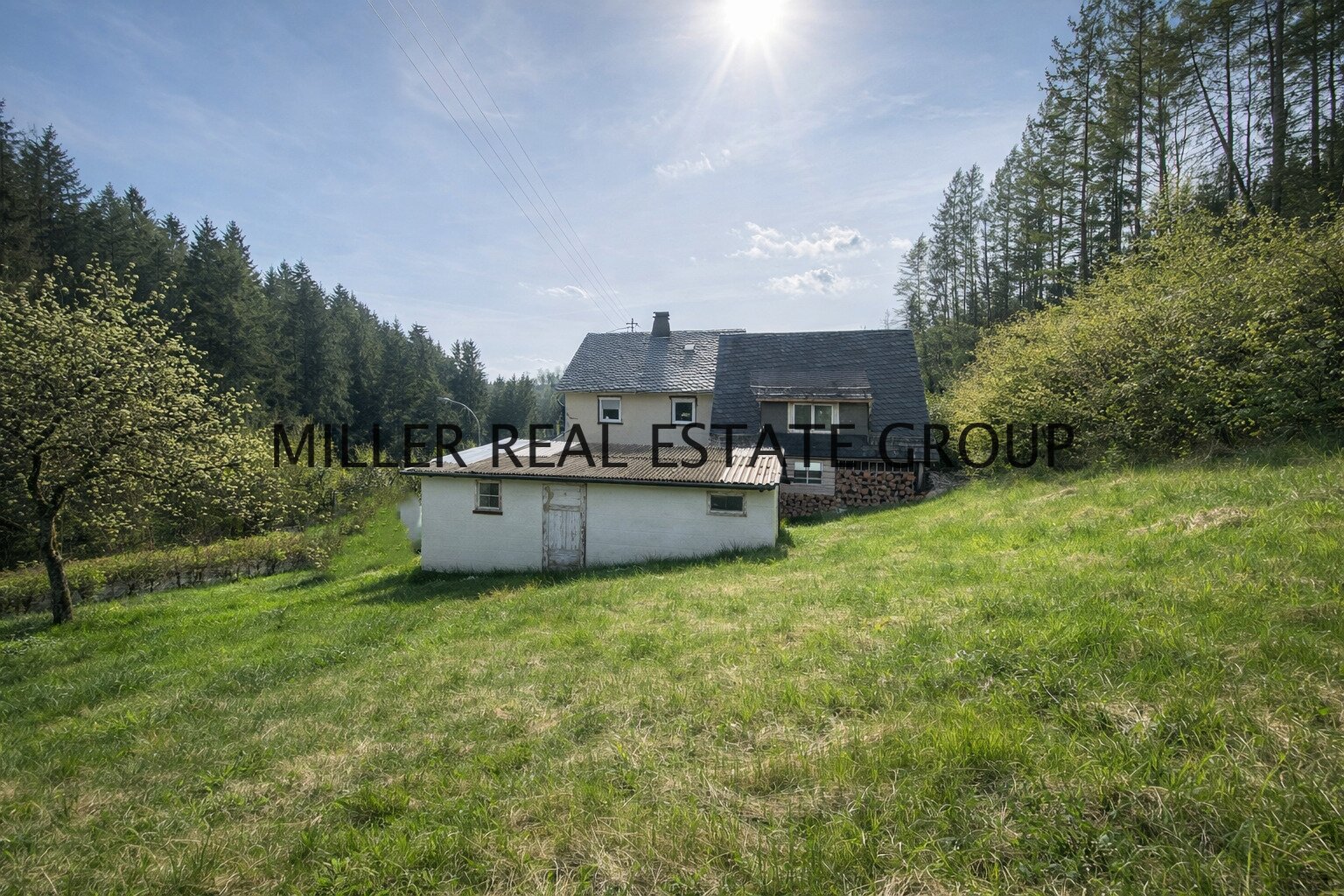 Großzügiges Anwesen mit Wohnhaus, Nebengebäude (Ausbaupotenzial), Scheune & 4 Garagen auf 1.745 m² Grundstück!