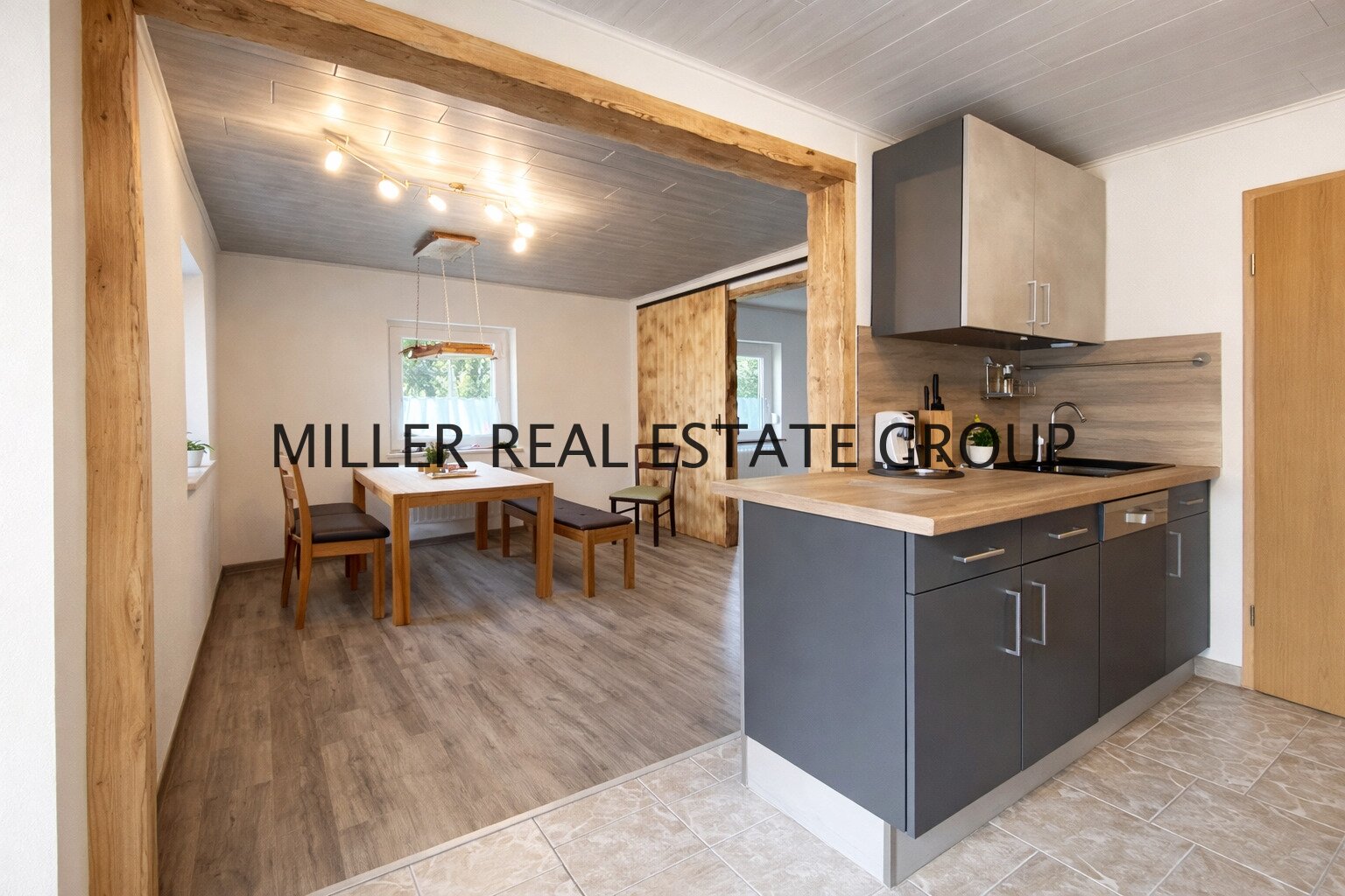 Großzügiges Anwesen mit Wohnhaus, Nebengebäude (Ausbaupotenzial), Scheune & 4 Garagen auf 1.745 m² Grundstück!