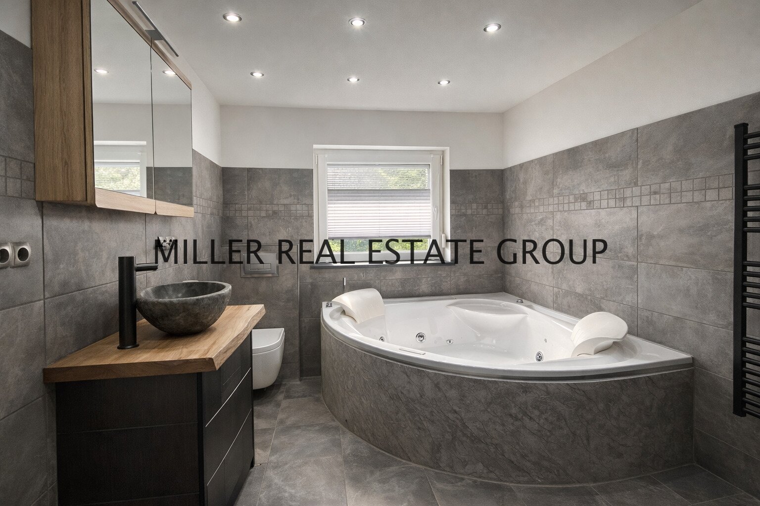 Großzügiges Anwesen mit Wohnhaus, Nebengebäude (Ausbaupotenzial), Scheune & 4 Garagen auf 1.745 m² Grundstück!