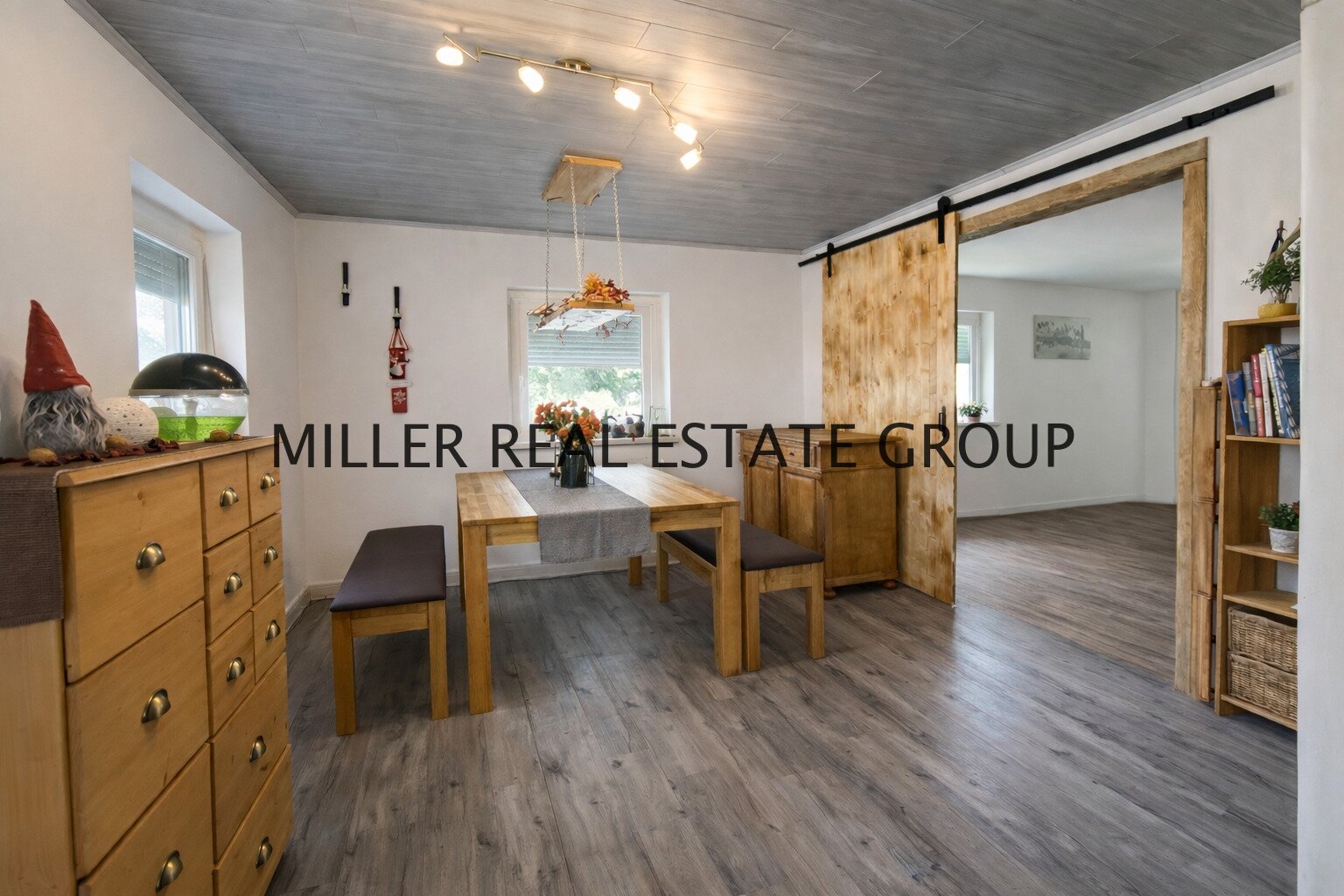 Großzügiges Anwesen mit Wohnhaus, Nebengebäude (Ausbaupotenzial), Scheune & 4 Garagen auf 1.745 m² Grundstück!