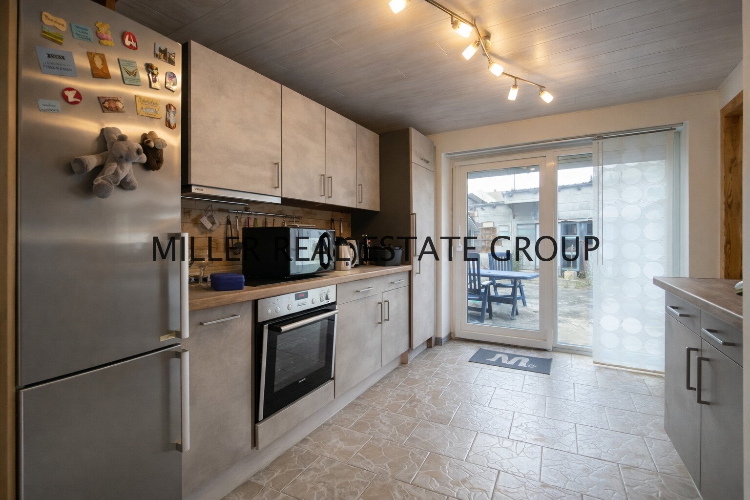 Großzügiges Anwesen mit Wohnhaus, Nebengebäude (Ausbaupotenzial), Scheune & 4 Garagen auf 1.745 m² Grundstück!