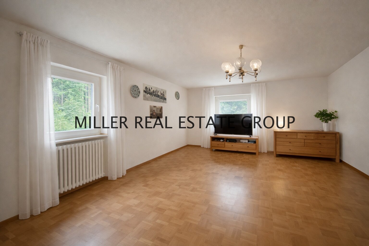 Großzügiges Anwesen mit Wohnhaus, Nebengebäude (Ausbaupotenzial), Scheune & 4 Garagen auf 1.745 m² Grundstück!