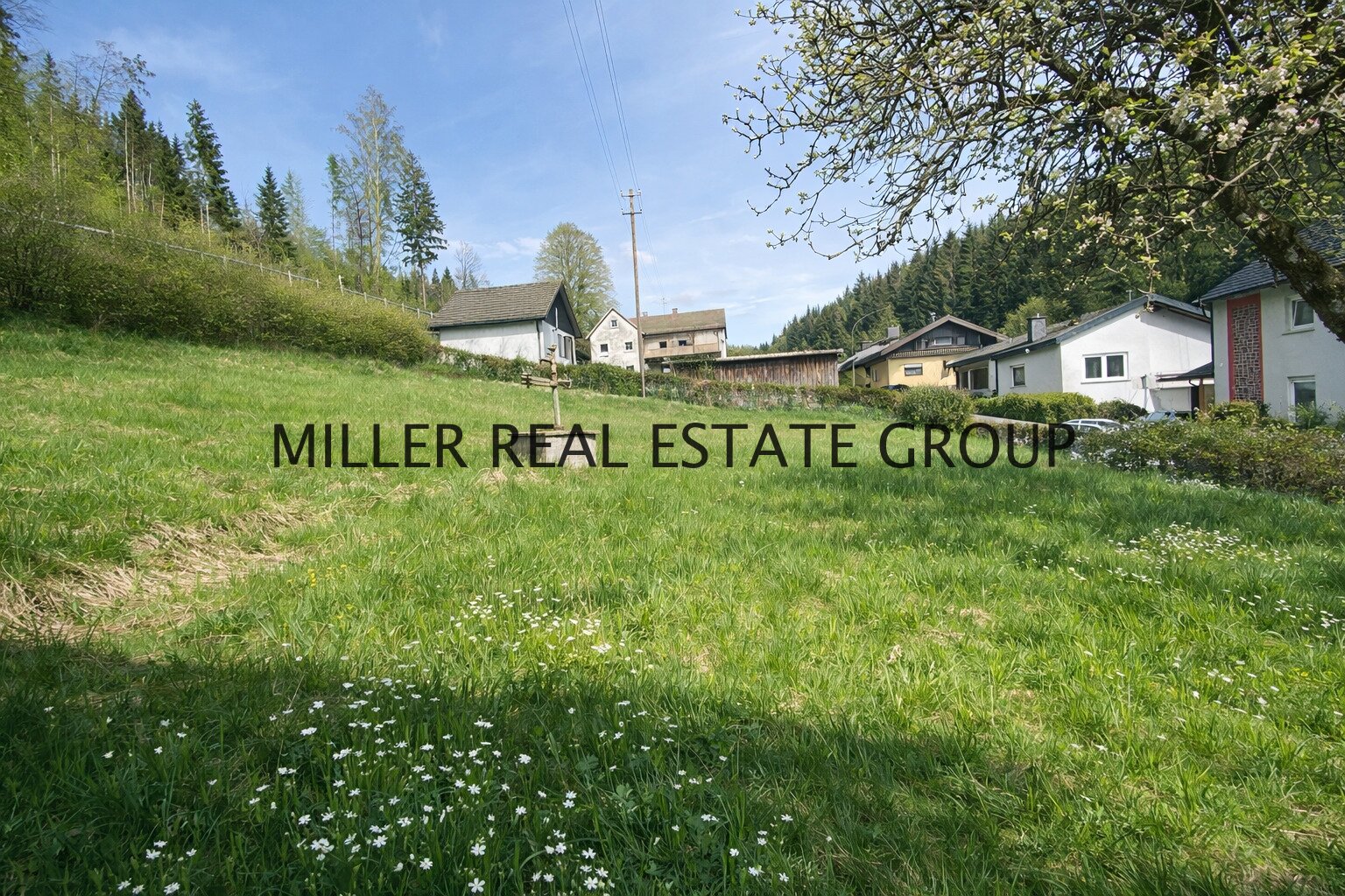 Großzügiges Anwesen mit Wohnhaus, Nebengebäude (Ausbaupotenzial), Scheune & 4 Garagen auf 1.745 m² Grundstück!