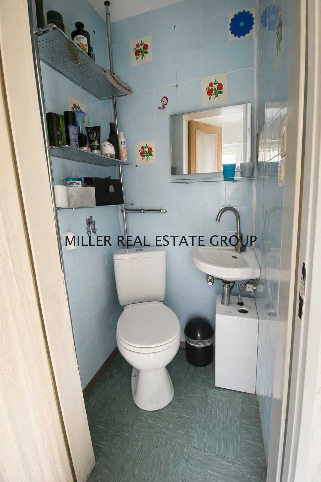 Großzügiges Anwesen mit Wohnhaus, Nebengebäude (Ausbaupotenzial), Scheune & 4 Garagen auf 1.745 m² Grundstück!