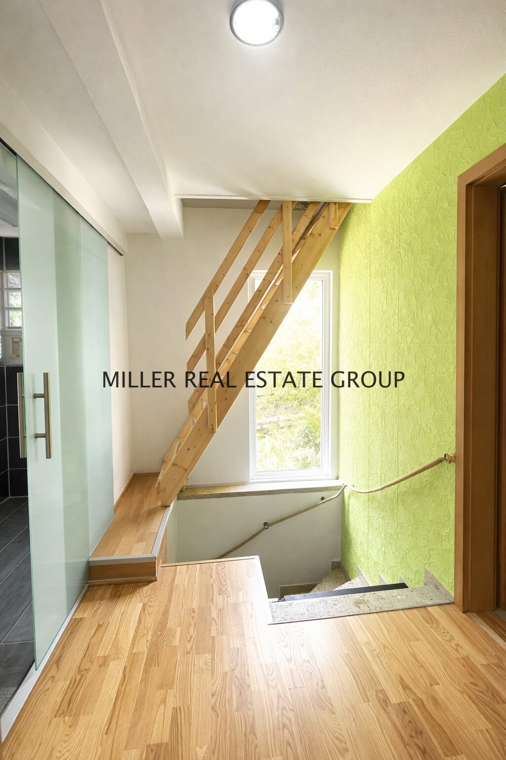 Großzügiges Anwesen mit Wohnhaus, Nebengebäude (Ausbaupotenzial), Scheune & 4 Garagen auf 1.745 m² Grundstück!