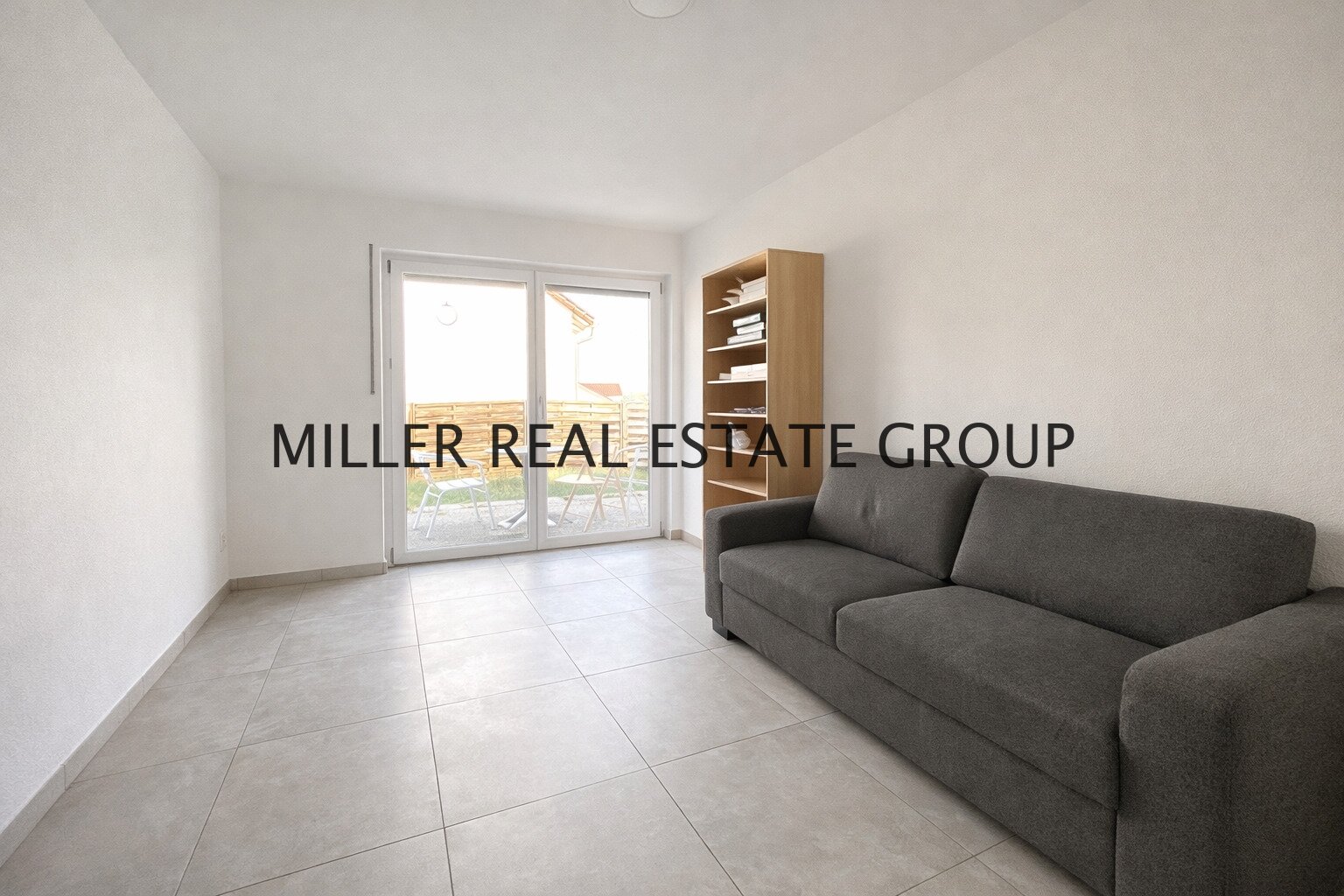 Top Kapitalanlage in Ingolstadt: Modernisiertes Mehrfamilienhaus mit 4 Wohnungen, Dachterrasse, Garten & Garagen!