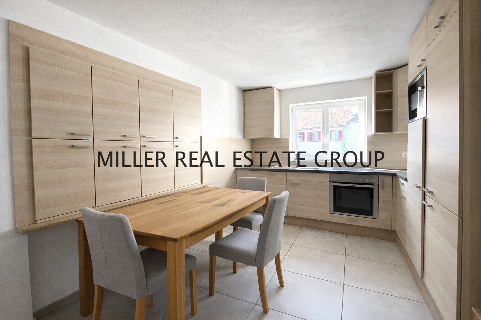 Top Kapitalanlage in Ingolstadt: Modernisiertes Mehrfamilienhaus mit 4 Wohnungen, Dachterrasse, Garten & Garagen!