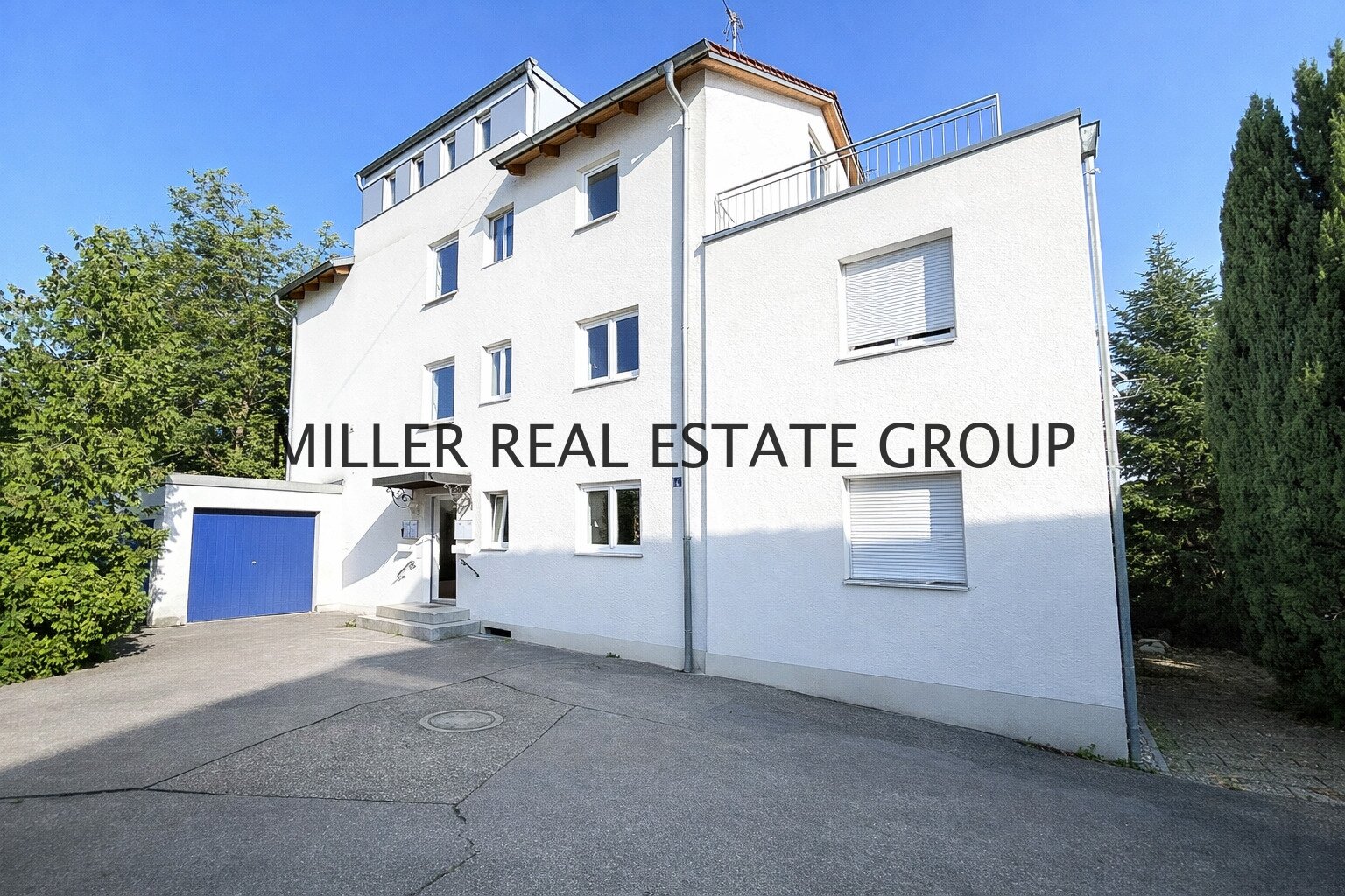 Top Kapitalanlage in Ingolstadt: Modernisiertes Mehrfamilienhaus mit 4 Wohnungen, Dachterrasse, Garten & Garagen!