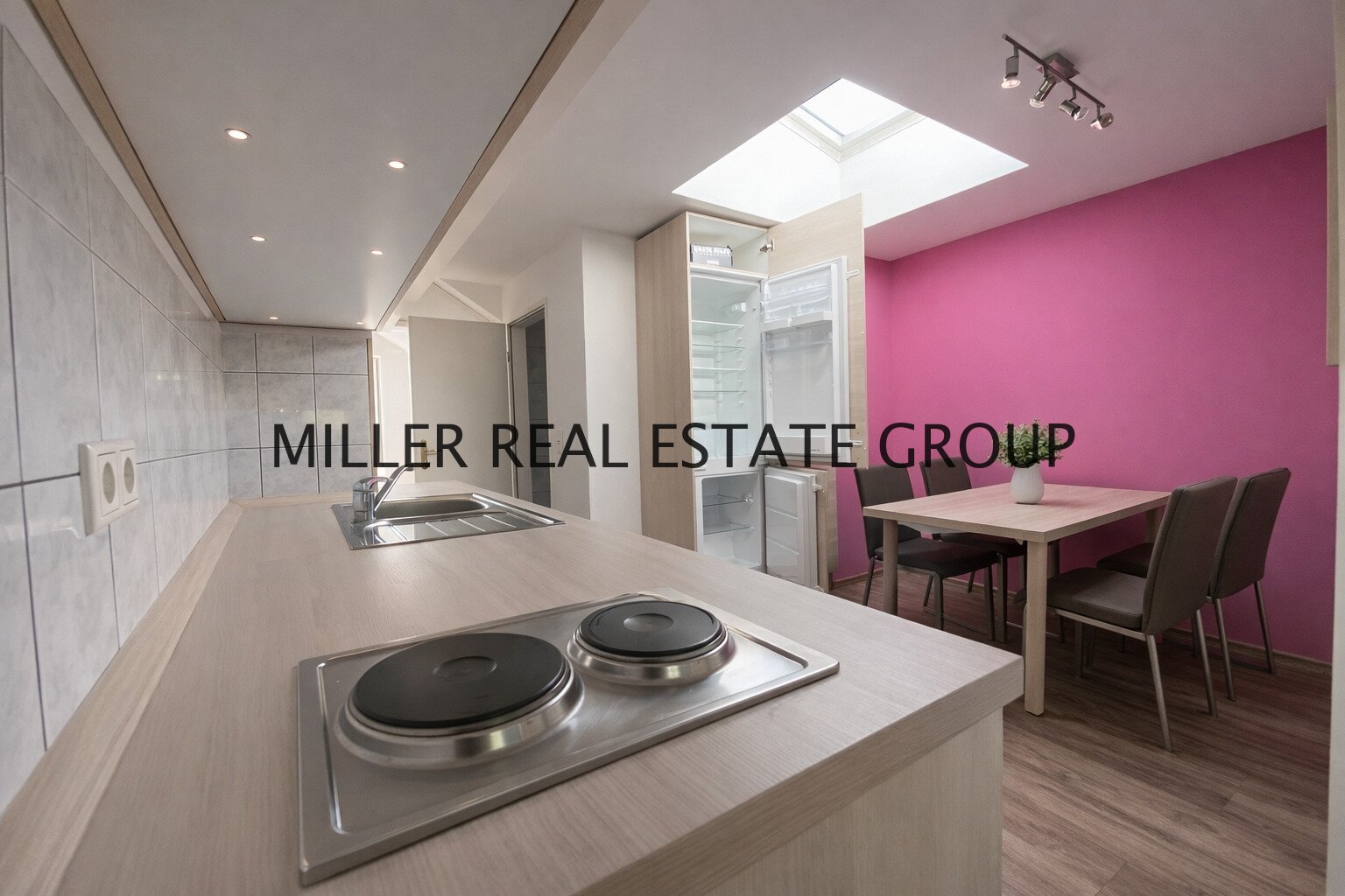 Top Kapitalanlage in Ingolstadt: Modernisiertes Mehrfamilienhaus mit 4 Wohnungen, Dachterrasse, Garten & Garagen!