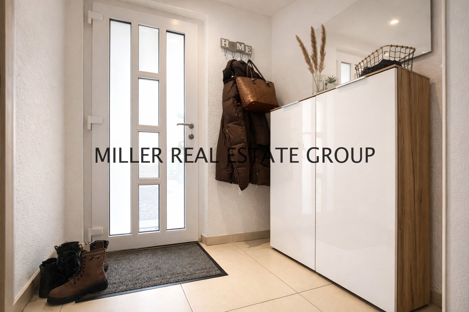 Modernes Reiheneckhaus mit großem Garten, Terrassen und viel Platz – Wohnen in ruhiger Lage von Neuburg an der Donau!