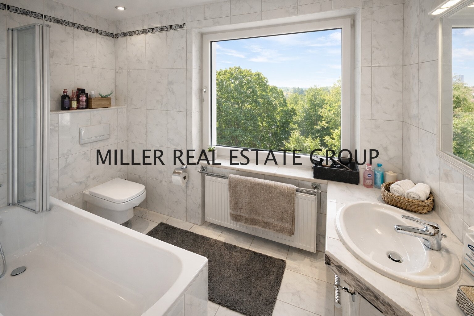 Modernes Reiheneckhaus mit großem Garten, Terrassen und viel Platz – Wohnen in ruhiger Lage von Neuburg an der Donau!