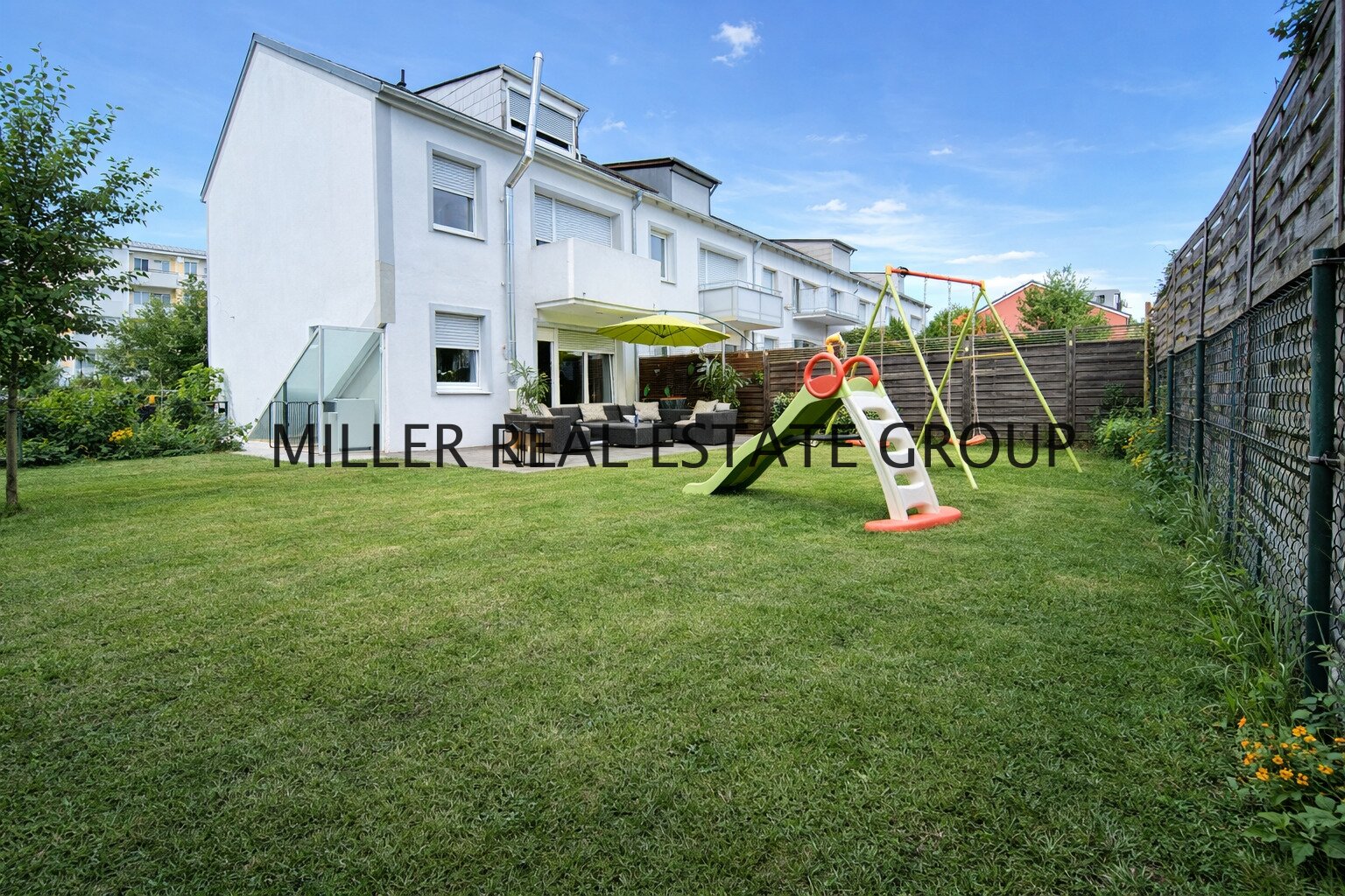 Modernes Reiheneckhaus mit großem Garten, Terrassen und viel Platz – Wohnen in ruhiger Lage von Neuburg an der Donau!