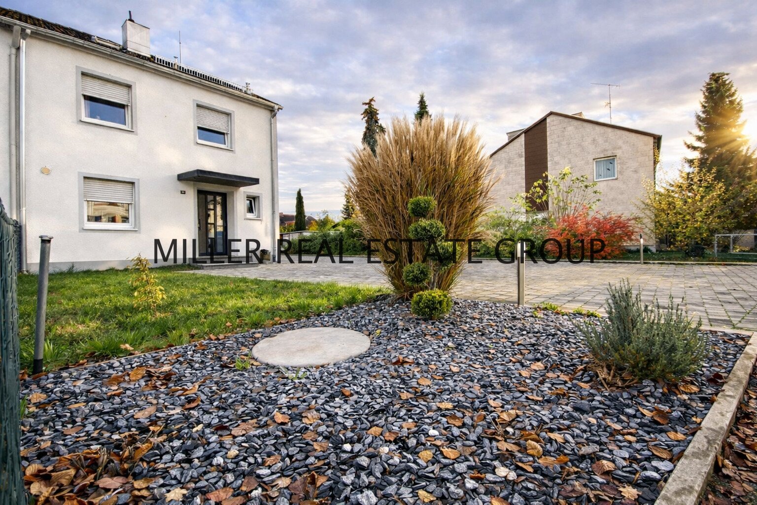 Modernes Reiheneckhaus mit großem Garten, Terrassen und viel Platz – Wohnen in ruhiger Lage von Neuburg an der Donau!