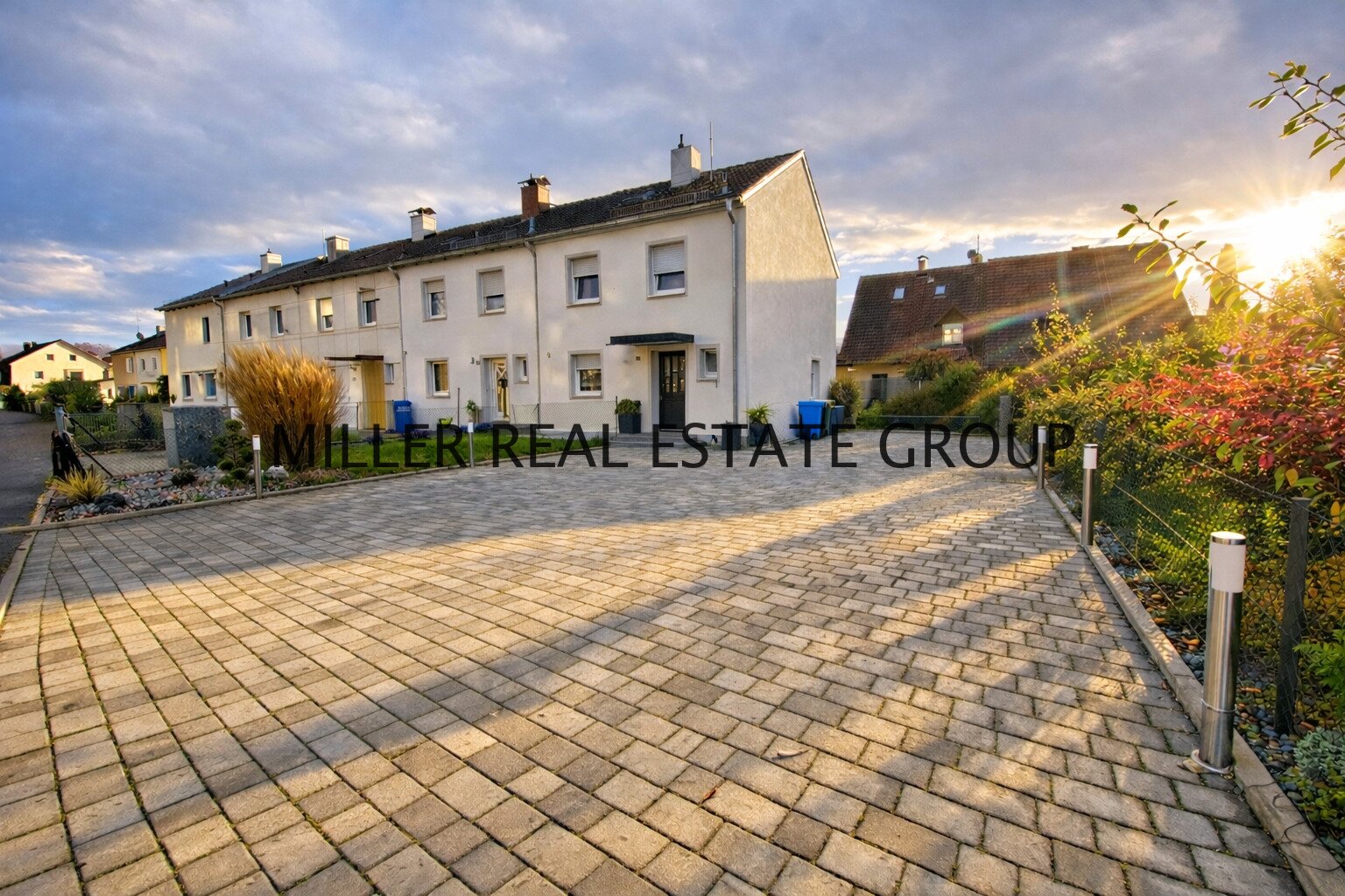 Modernes Reiheneckhaus mit großem Garten, Terrassen und viel Platz – Wohnen in ruhiger Lage von Neuburg an der Donau!