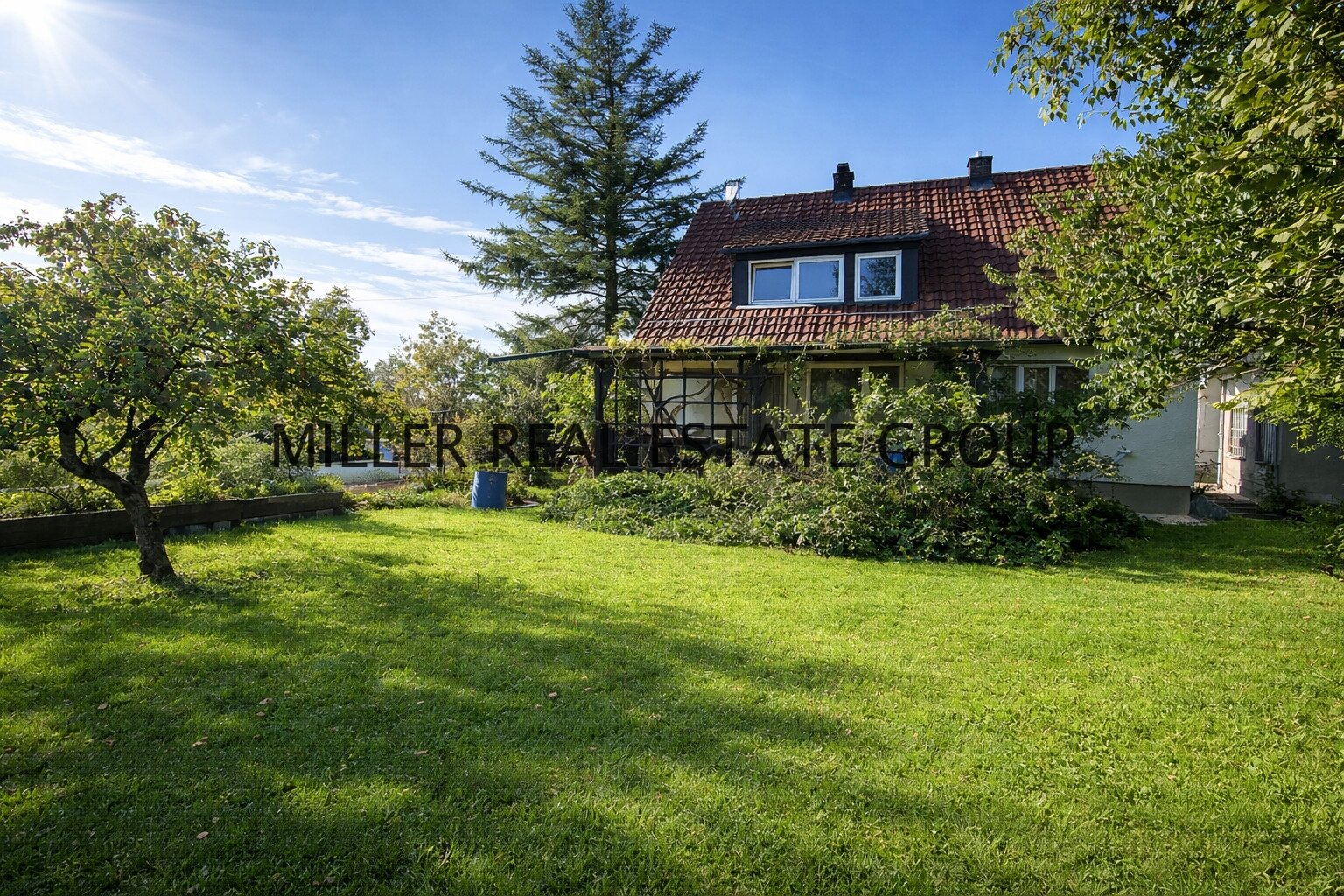 Einfamilienhaus (ca. 135 m²) und 216 m² Lagerhalle & Werkstatt – Wohnen & Arbeiten perfekt kombiniert!