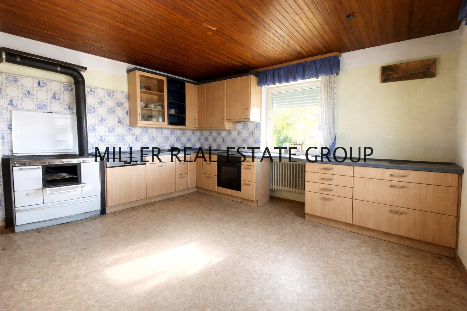 Einfamilienhaus (ca. 135 m²) und 216 m² Lagerhalle & Werkstatt – Wohnen & Arbeiten perfekt kombiniert!