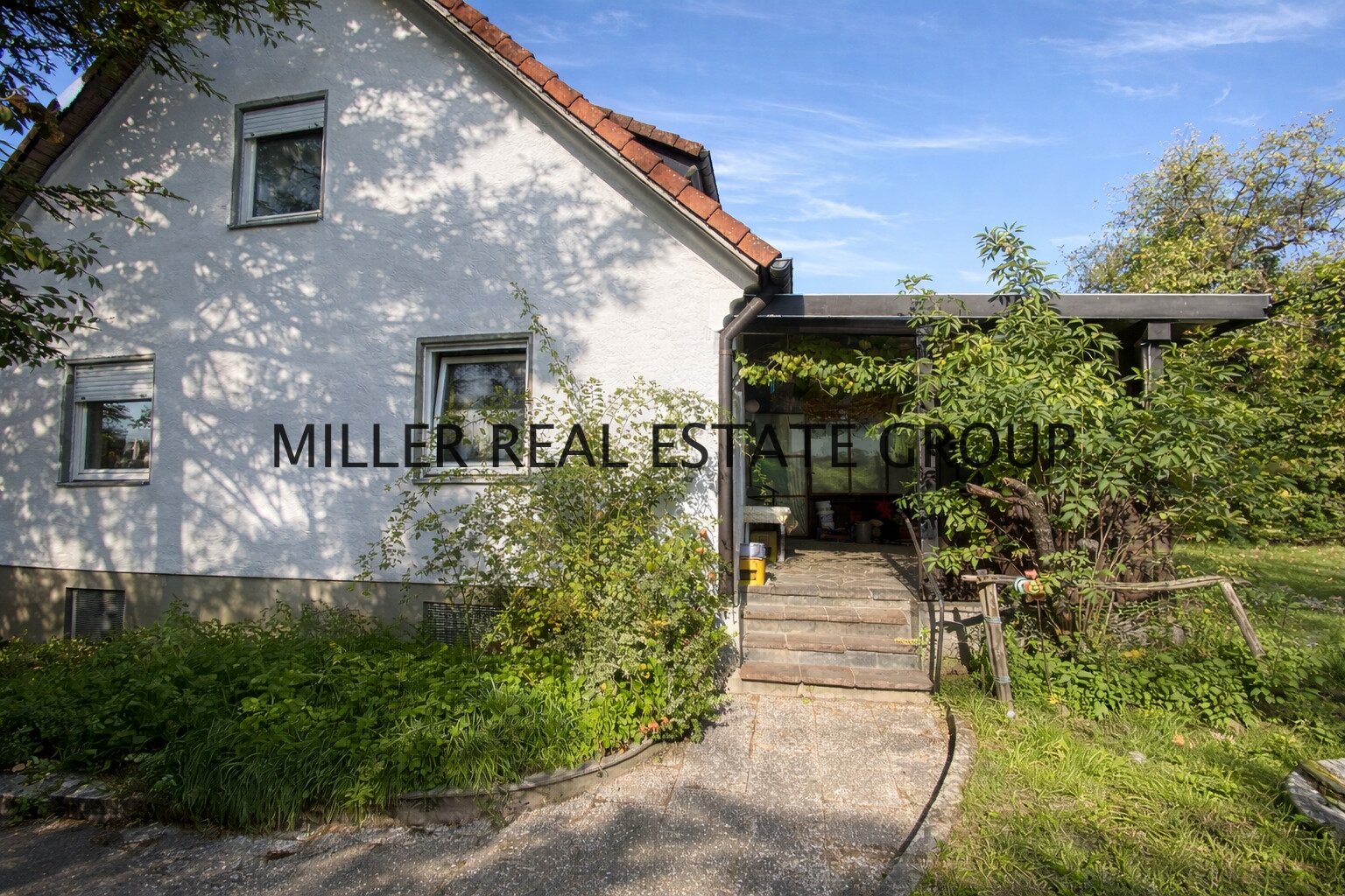 Einfamilienhaus (ca. 135 m²) und 216 m² Lagerhalle & Werkstatt – Wohnen & Arbeiten perfekt kombiniert!