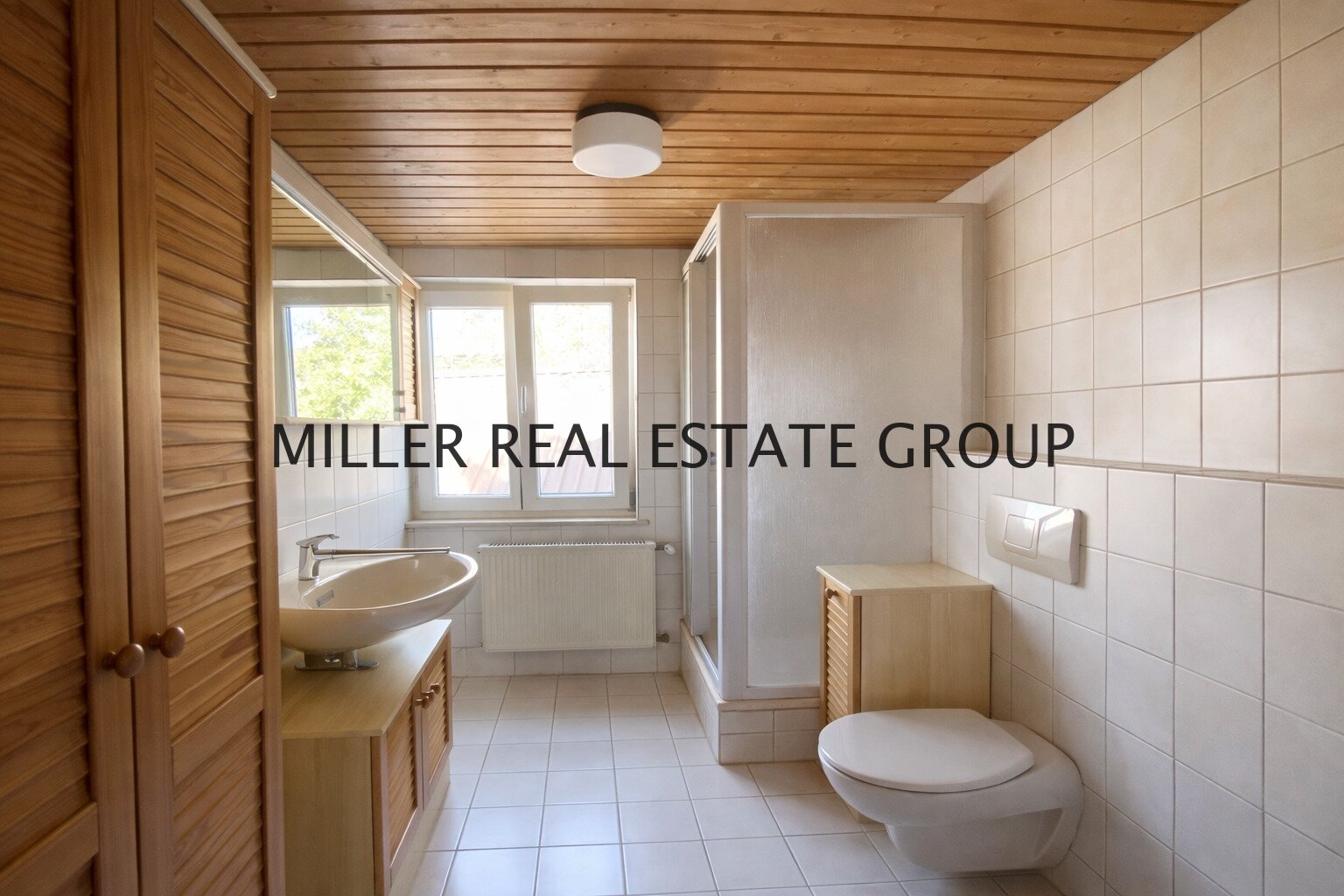 Einfamilienhaus (ca. 135 m²) und 216 m² Lagerhalle & Werkstatt – Wohnen & Arbeiten perfekt kombiniert!