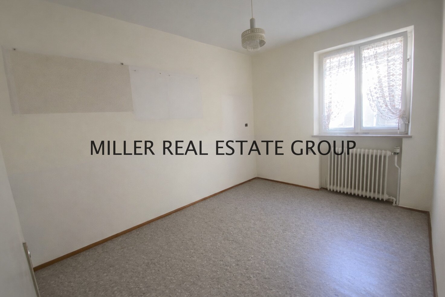 Einfamilienhaus (ca. 135 m²) und 216 m² Lagerhalle & Werkstatt – Wohnen & Arbeiten perfekt kombiniert!