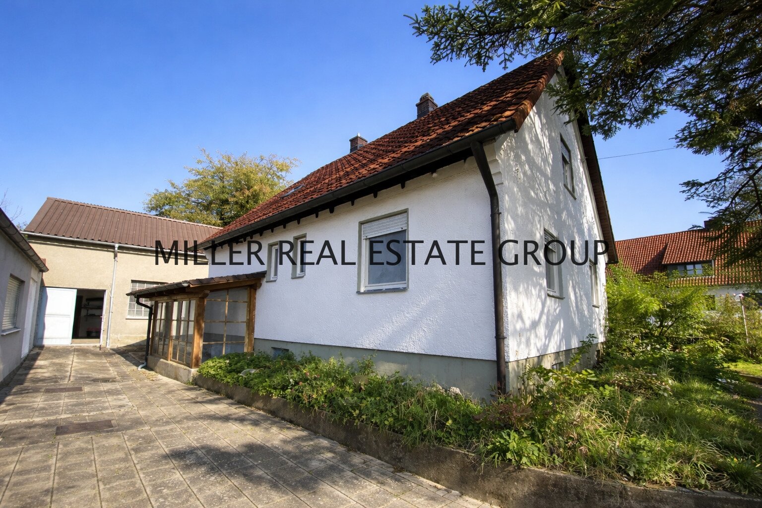 Einfamilienhaus (ca. 135 m²) und 216 m² Lagerhalle & Werkstatt – Wohnen & Arbeiten perfekt kombiniert!