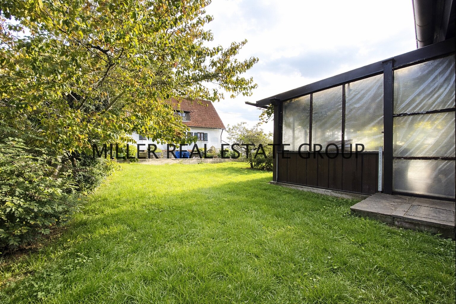 Einfamilienhaus (ca. 135 m²) und 216 m² Lagerhalle & Werkstatt – Wohnen & Arbeiten perfekt kombiniert!