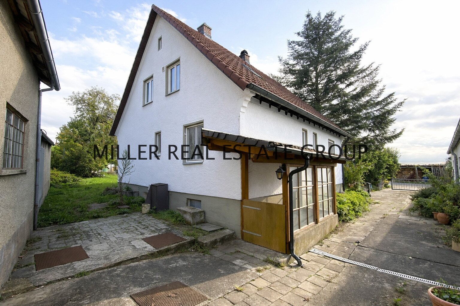 Einfamilienhaus (ca. 135 m²) und 216 m² Lagerhalle & Werkstatt – Wohnen & Arbeiten perfekt kombiniert!