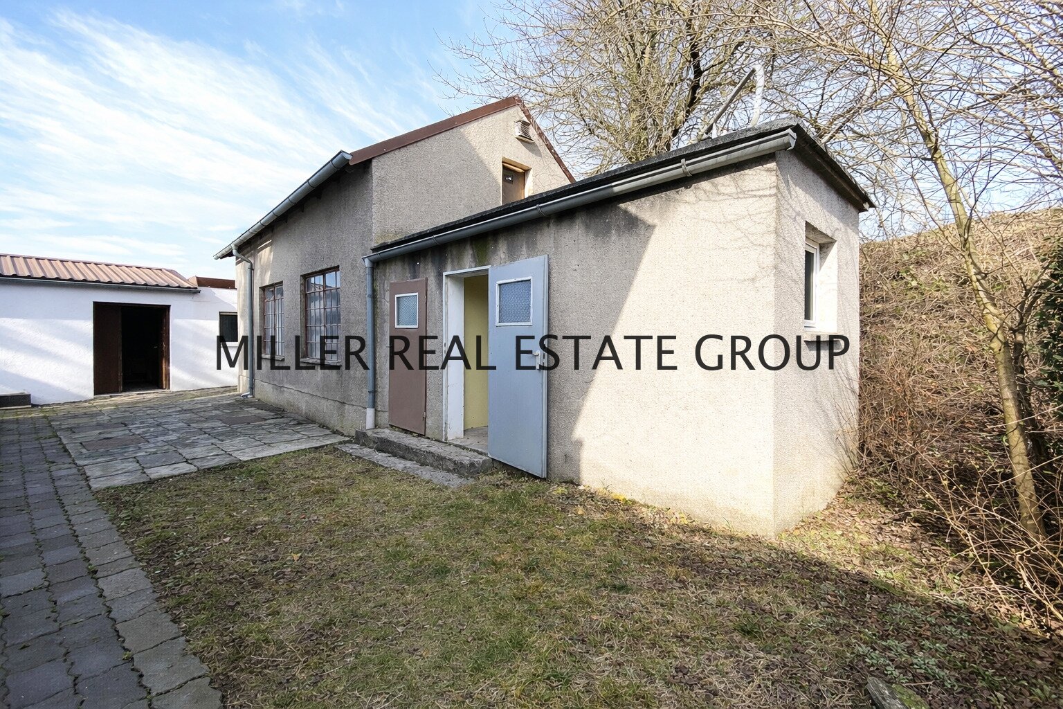 Einfamilienhaus (ca. 135 m²) und 216 m² Lagerhalle & Werkstatt – Wohnen & Arbeiten perfekt kombiniert!