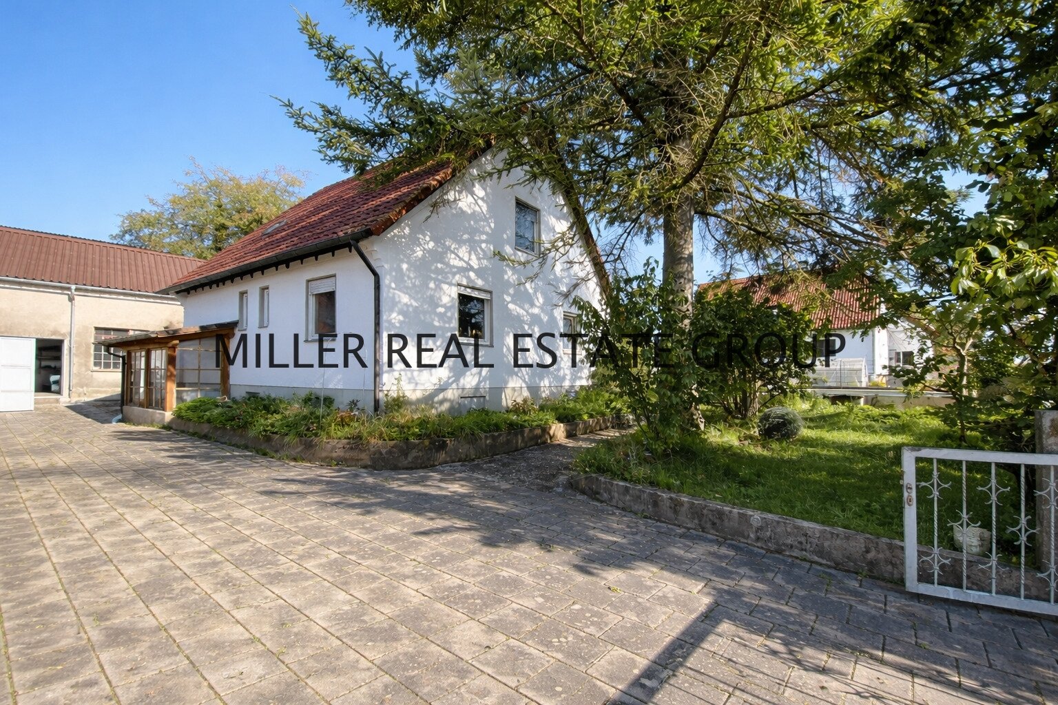 Einfamilienhaus (ca. 135 m²) und 216 m² Lagerhalle & Werkstatt – Wohnen & Arbeiten perfekt kombiniert!