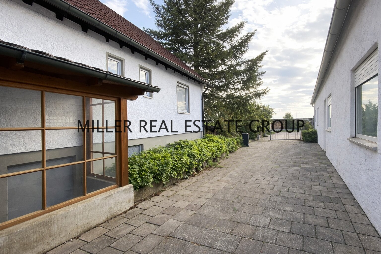 Einfamilienhaus (ca. 135 m²) und 216 m² Lagerhalle & Werkstatt – Wohnen & Arbeiten perfekt kombiniert!