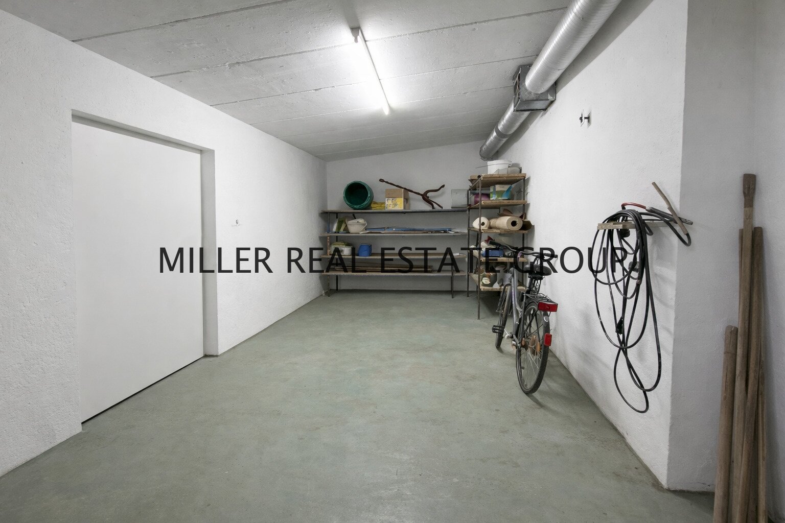 Einfamilienhaus (ca. 135 m²) und 216 m² Lagerhalle & Werkstatt – Wohnen & Arbeiten perfekt kombiniert!