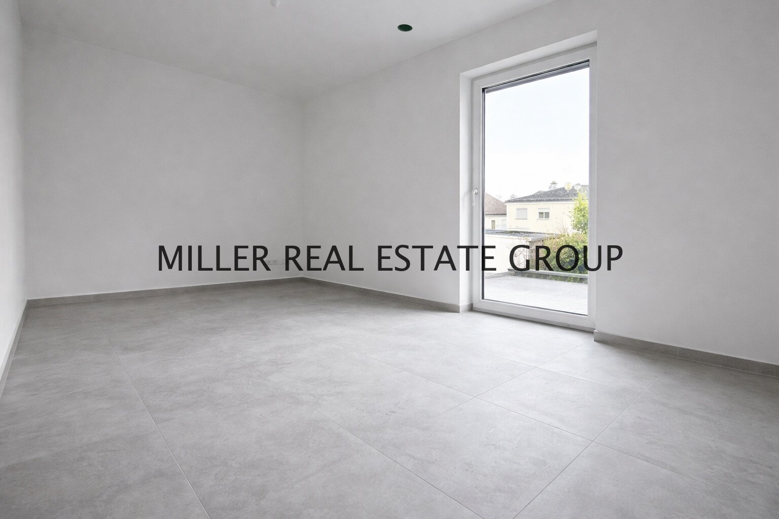 Exklusive Neubau-Doppelhaushälfte in Ingolstadt-Hagau – A+ Energie, Luxus-Ausstattung, Atelier & Traumgarten!