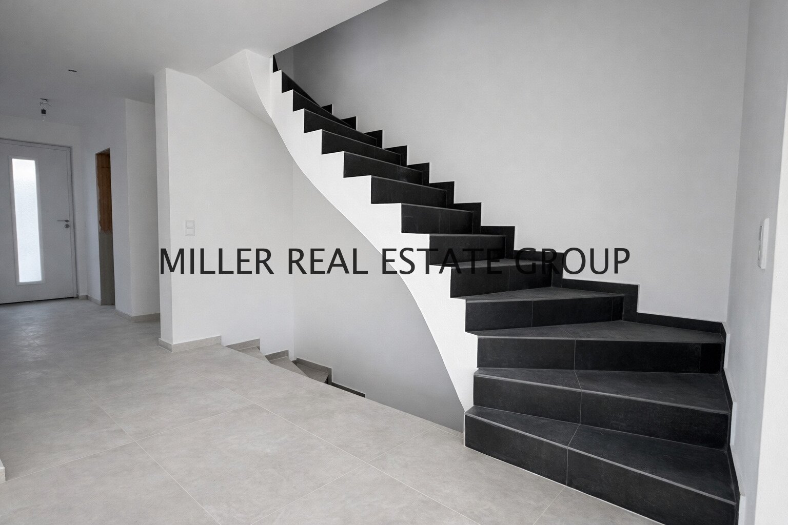 Exklusive Neubau-Doppelhaushälfte in Ingolstadt-Hagau – A+ Energie, Luxus-Ausstattung, Atelier & Traumgarten!