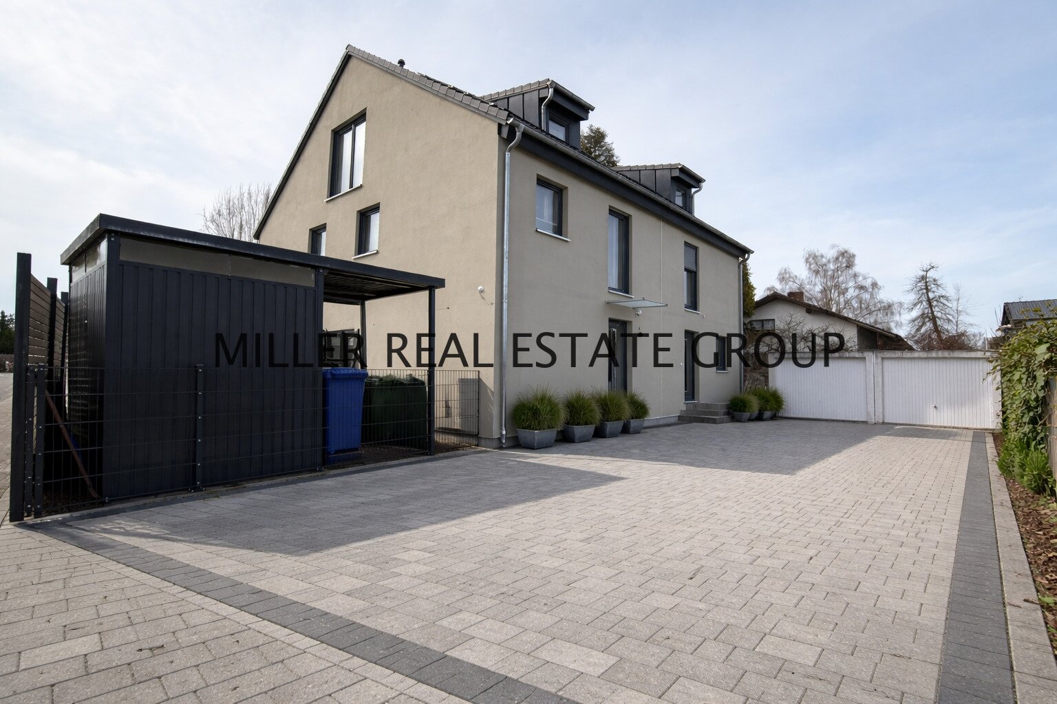 Exklusive Neubau-Doppelhaushälfte in Ingolstadt-Hagau – A+ Energie, Luxus-Ausstattung, Atelier & Traumgarten!