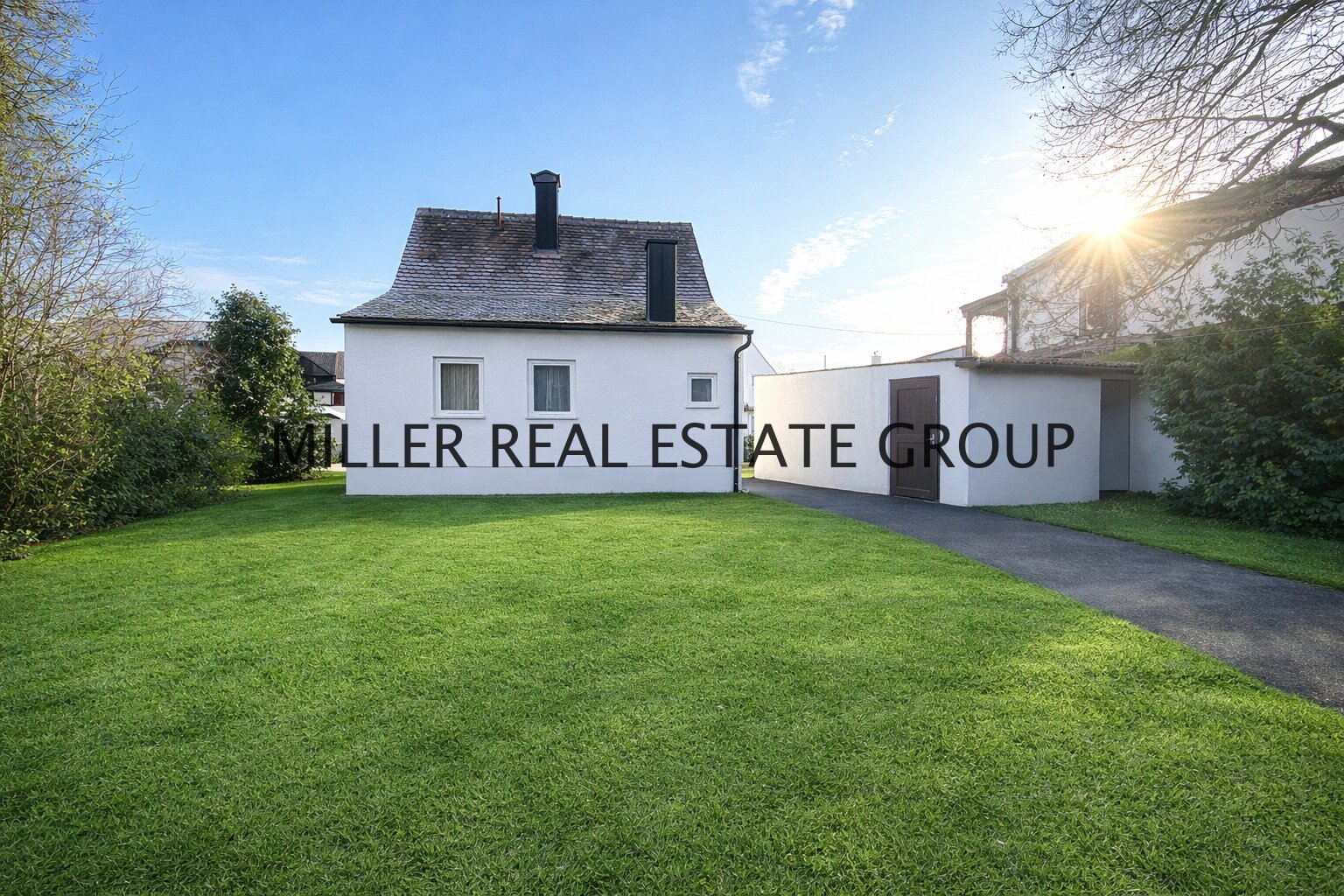 Ingolstadt-Süd: Seltene Gelegenheit – Freistehendes Haus mit großem Grundstück & außergewöhnlichem Potenzial!