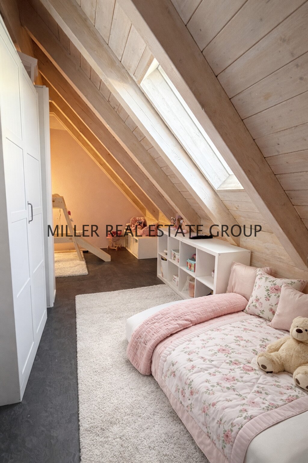 Exklusive Maisonette-Wohnung mit 5 Zimmern, Balkon und zwei Stellplätzen in begehrter Lage von Kösching bei Ingolstadt!