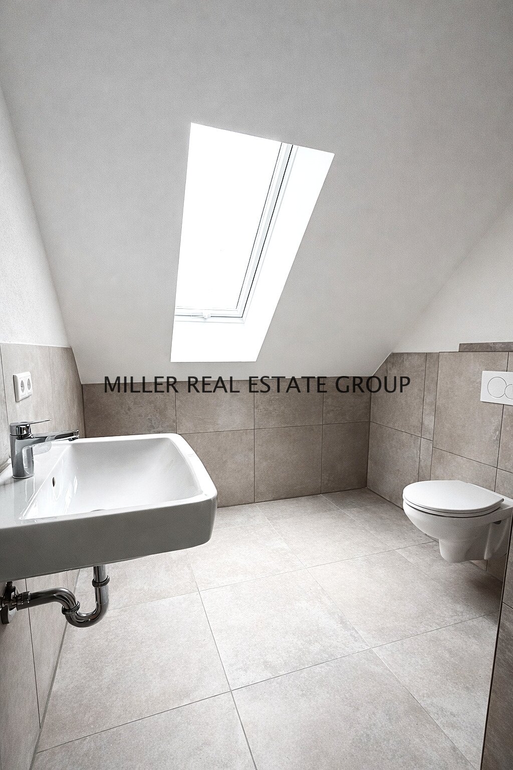 Exklusive Neubau-Dachgeschosswohnung in Ingolstadt-Unterhaunstadt – 116 m², 2 Einheiten, KfW 55, ideal für Eigennutzer & Kapitalanleger!