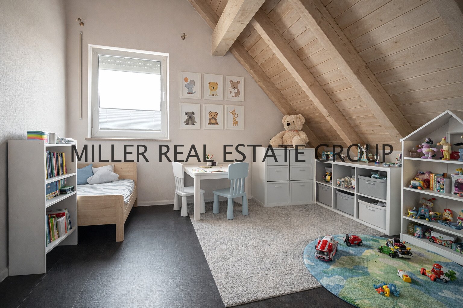 Exklusive Maisonette-Wohnung mit 5 Zimmern, Balkon und zwei Stellplätzen in begehrter Lage von Kösching bei Ingolstadt!