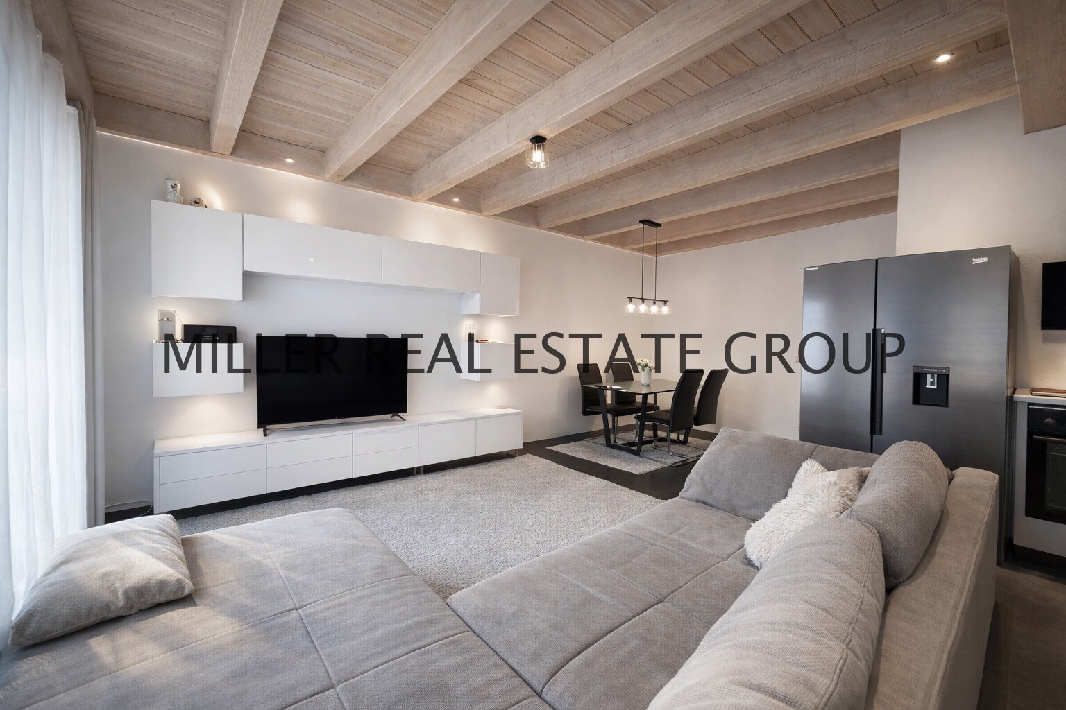 Exklusive Maisonette-Wohnung mit 5 Zimmern, Balkon und zwei Stellplätzen in begehrter Lage von Kösching bei Ingolstadt!