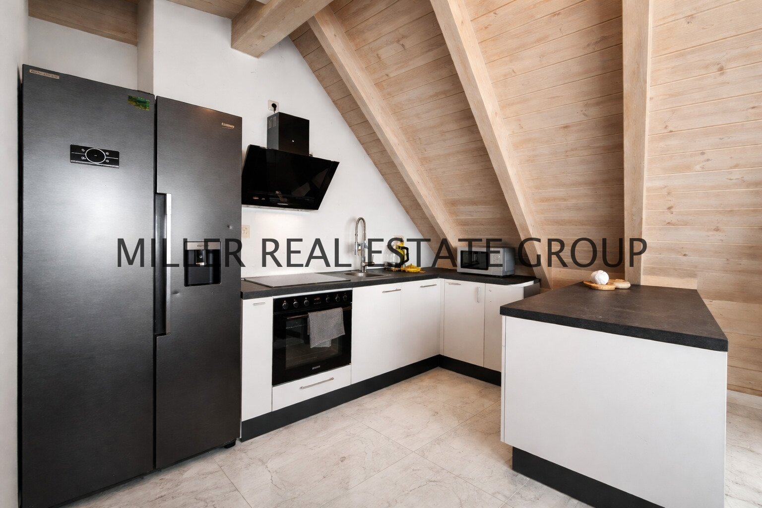 Exklusive Maisonette-Wohnung mit 5 Zimmern, Balkon und zwei Stellplätzen in begehrter Lage von Kösching bei Ingolstadt!