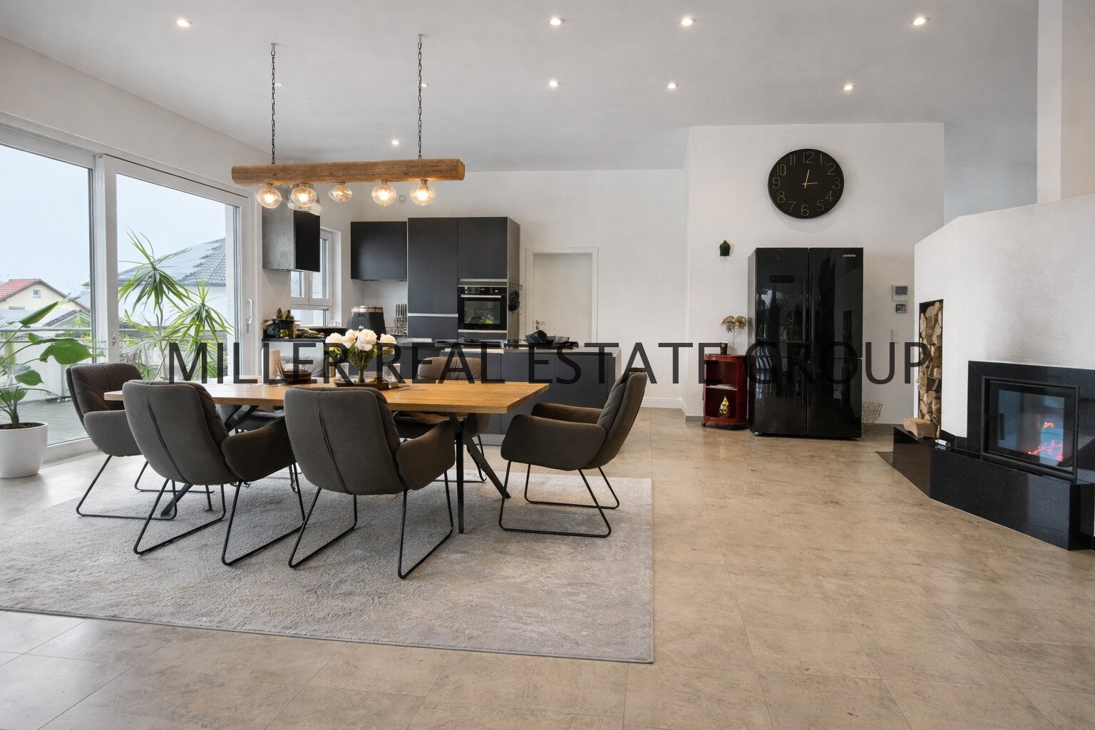 Luxusvilla mit 193 m² Wohnfläche, Einliegerwohnung, 40 m² Balkon & 95 m² XXL-Garage – unverbaubarer Weitblick in Bestlage von Denkendorf!